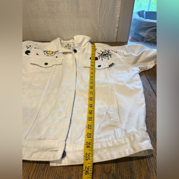 📍🤍White Embroidered “Karma” Jacket – K-Pop CoutureM/L🤍 - Picture 5 of 8